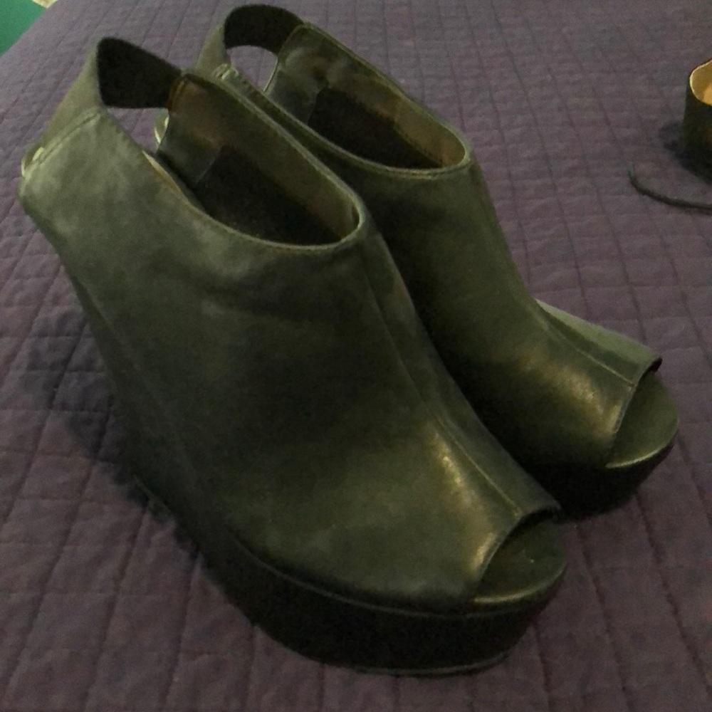 Madden Girl Wedges